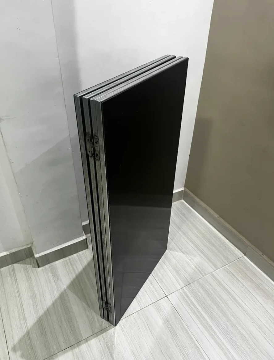 Cabine modular dobrada, pronta para transporte